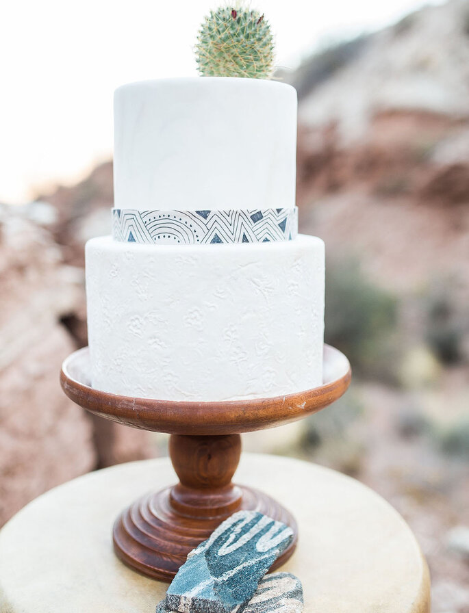 Inspiração para bolos de casamento simples, mas fabulosos! | Créditos: Hazel Lace Photography