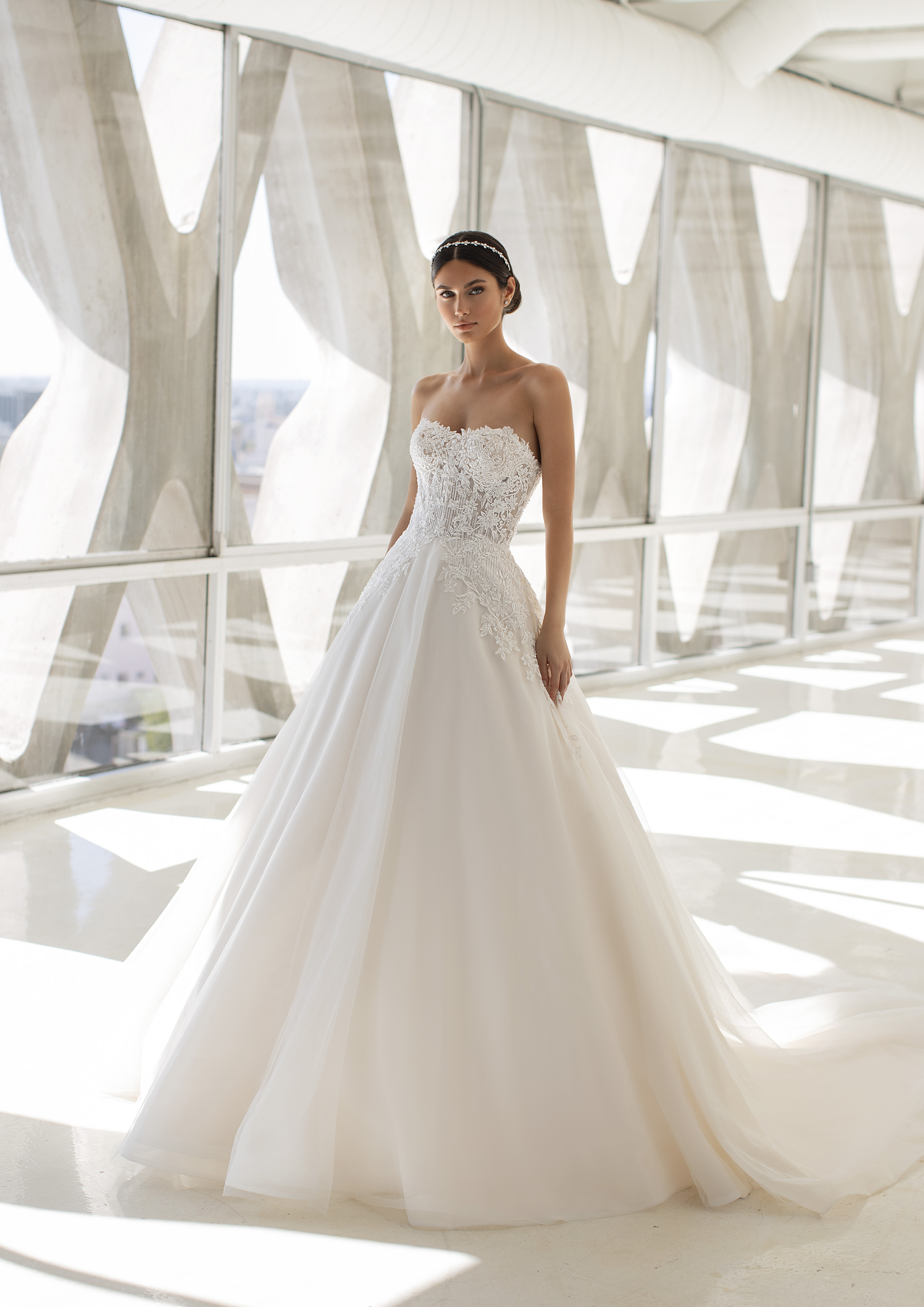 Vestido de noiva modelo Leigh da coleção Pronovias 2021 Cruise Collection