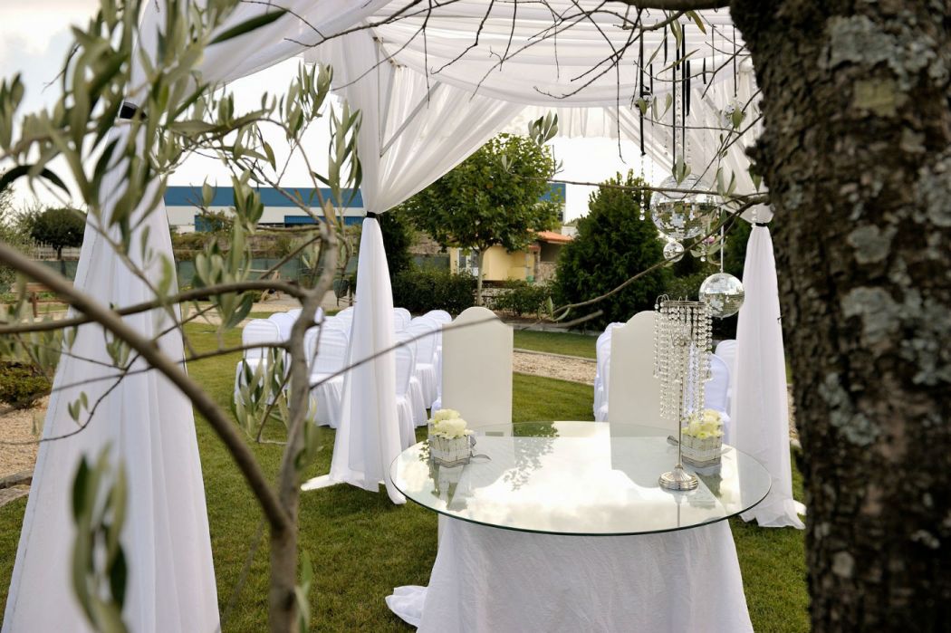Espaço especiais para celebrar o seu casamento: <a href="https://www.zankyou.pt/f/quinta-lameira-da-cruz-14953/card/visit-web"> Quinta Lameira da Cruz</a> - Guarda