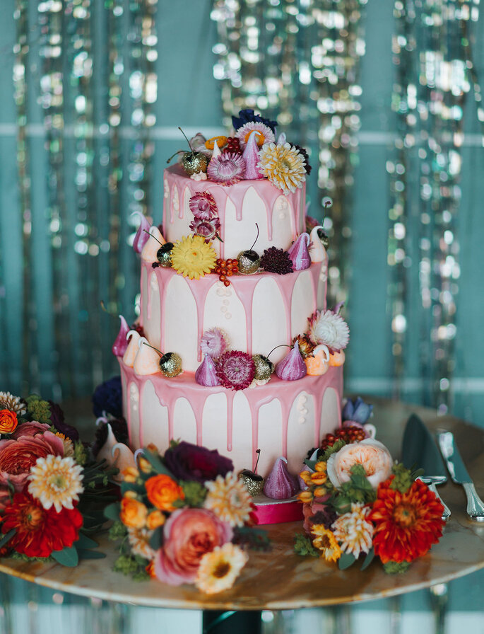 Inspiração para estilo Drip Cake rústico em bolos de casamento de 3 andares | Créditos: Miss Gen Photography