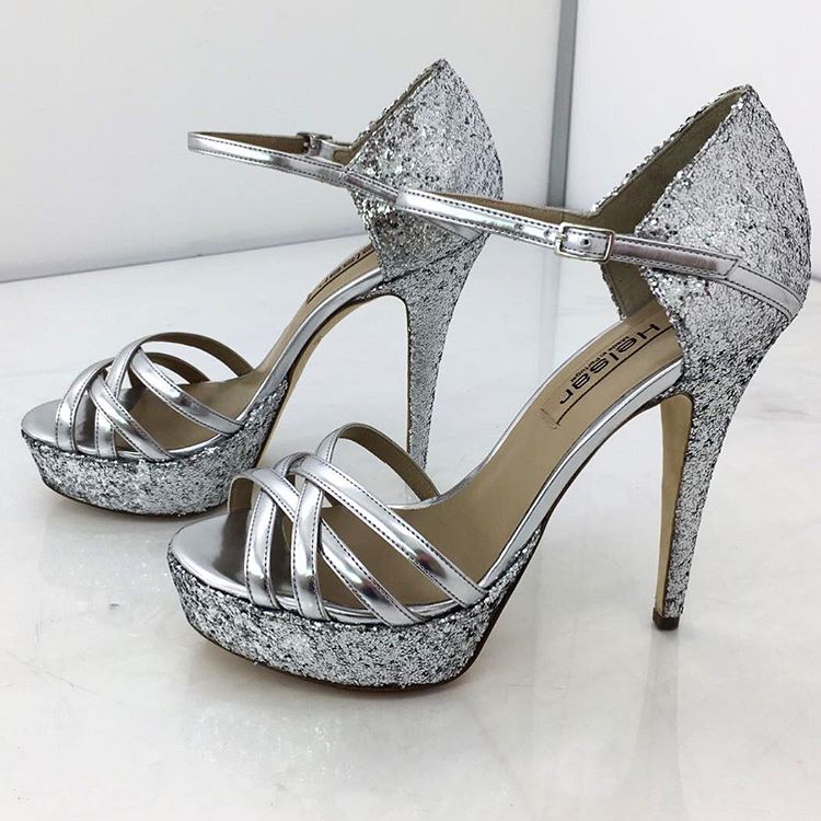 Foto via Instagram Clara de Sousa | Sapatos personalizados: Helsar