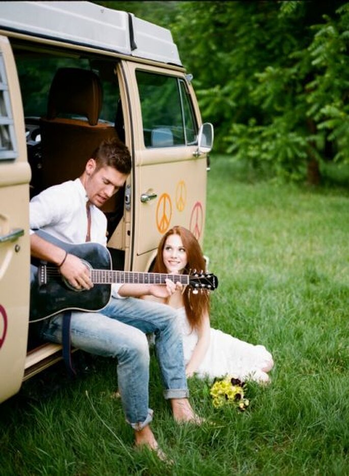 O noivo também mostrou os seus dotes de guitarrista. Foto: Bell Studio.