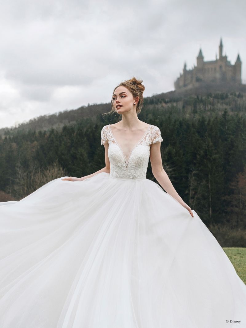 Cinderella by Allure Bridals | Style: D263| Créditos: Disney