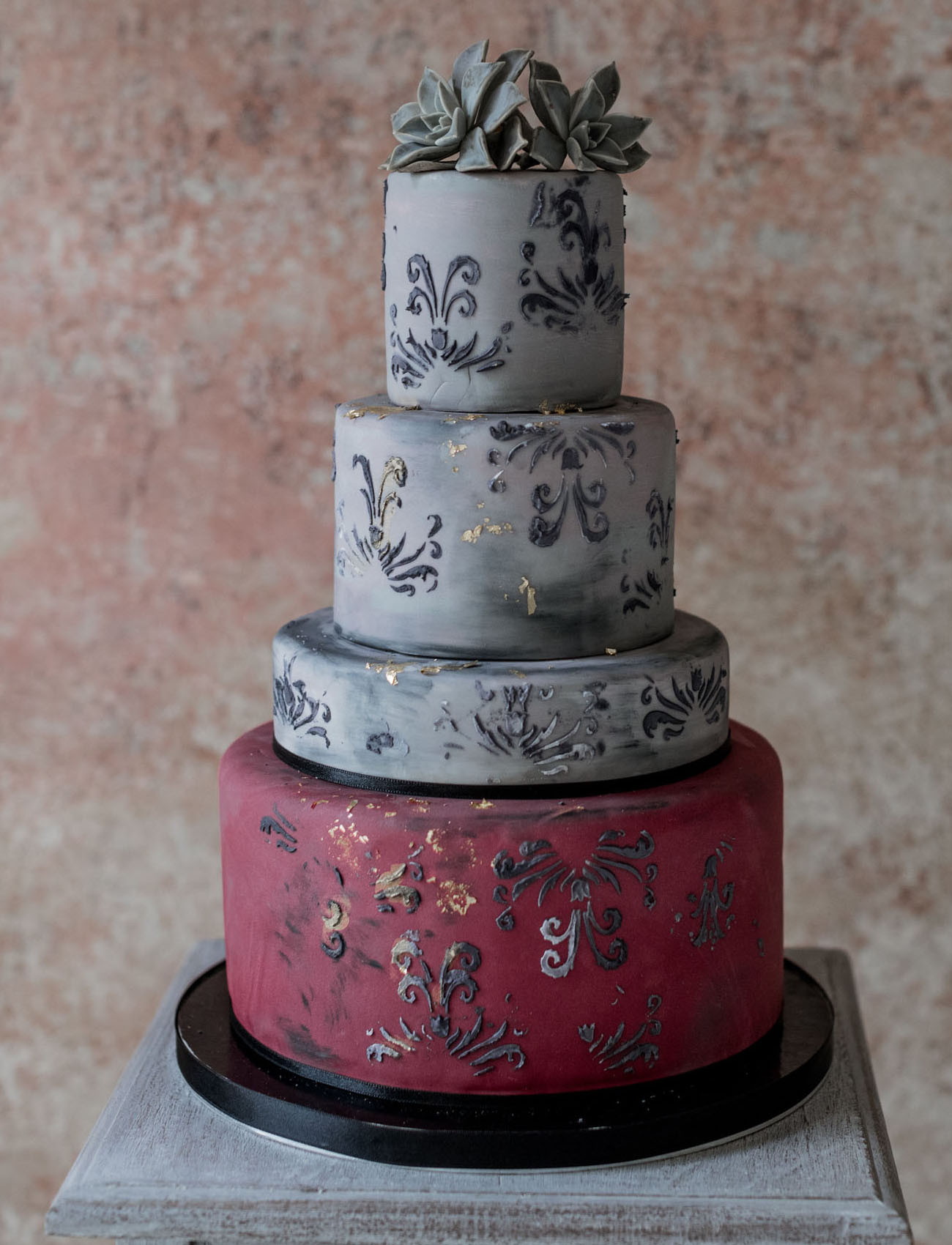 Inspiração para bolos de casamento de andares | Créditos: Lilly Red Creative