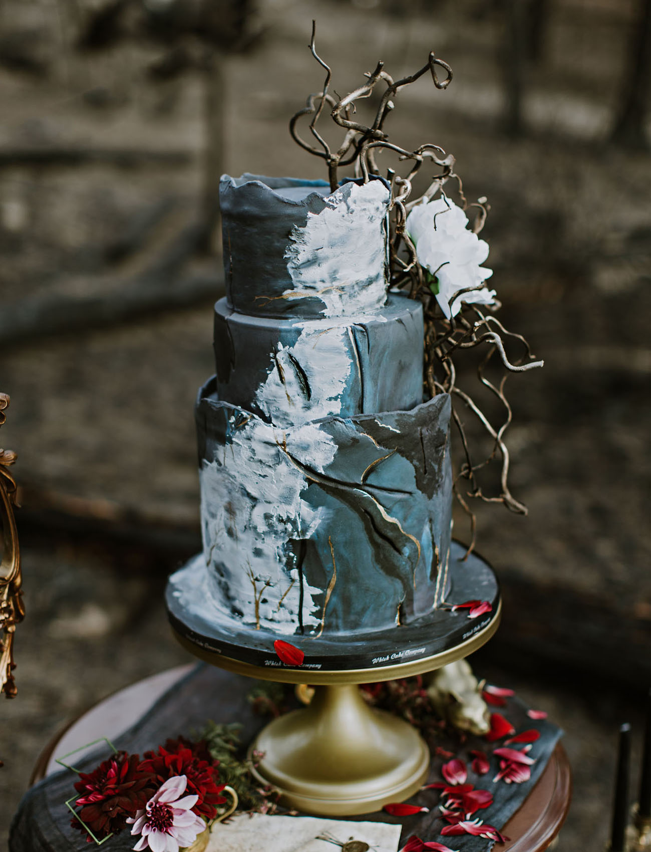 Inspiração para bolos de casamento de 3 andares | Créditos: White Willow Photography