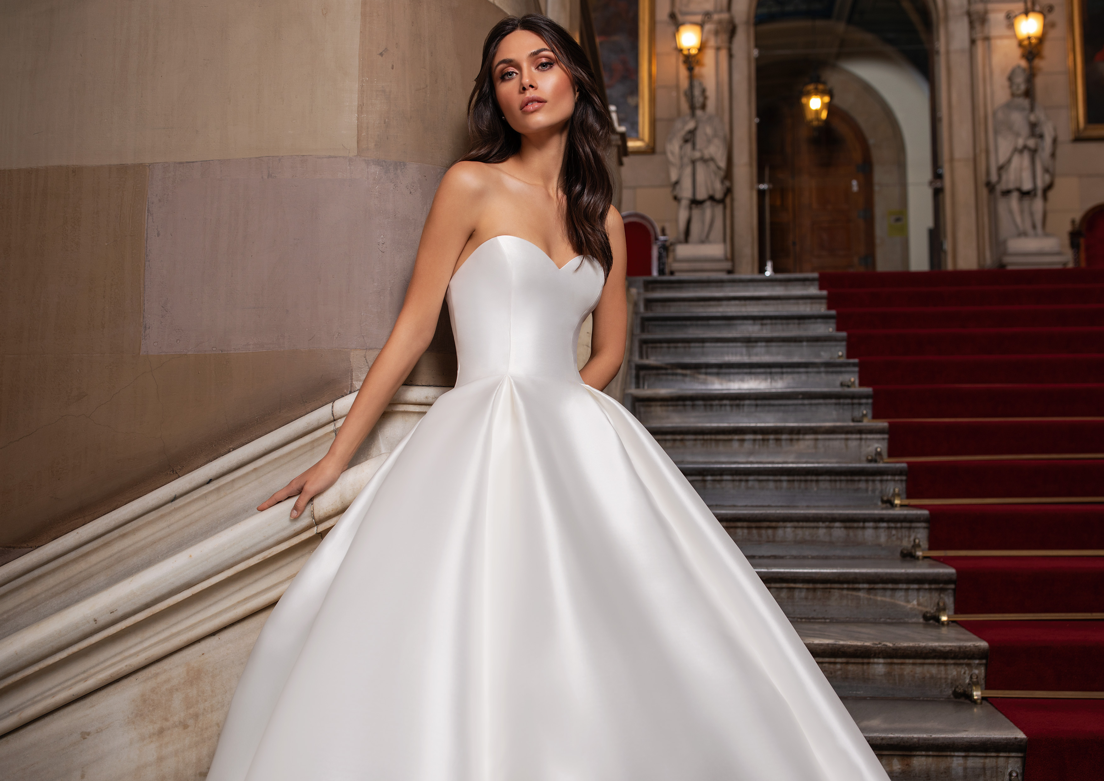 Vestido de noiva modelo Close da coleção Pronovias 2021 Cruise Collection