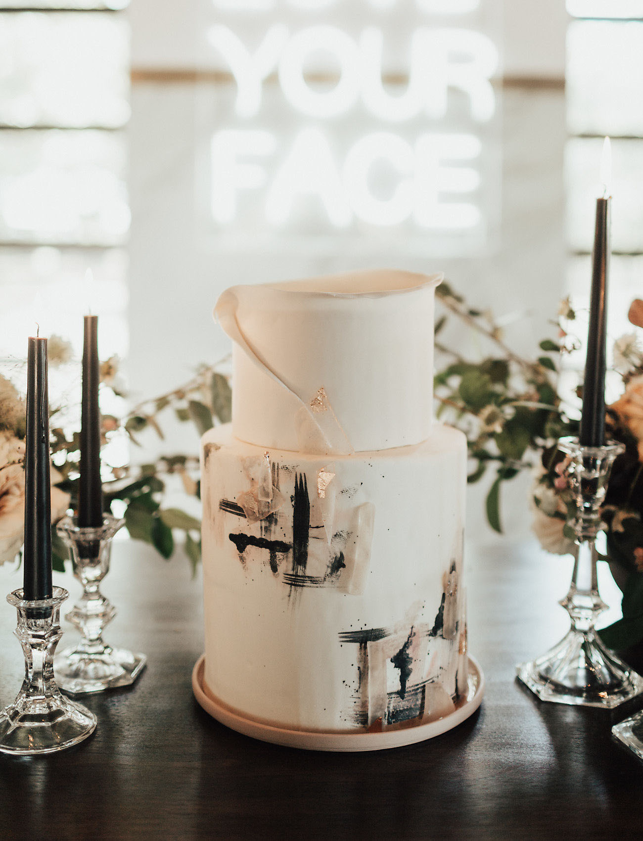 Inspiração para bolos de casamento de 2 andares | Créditos: Lauren Nicole Photography