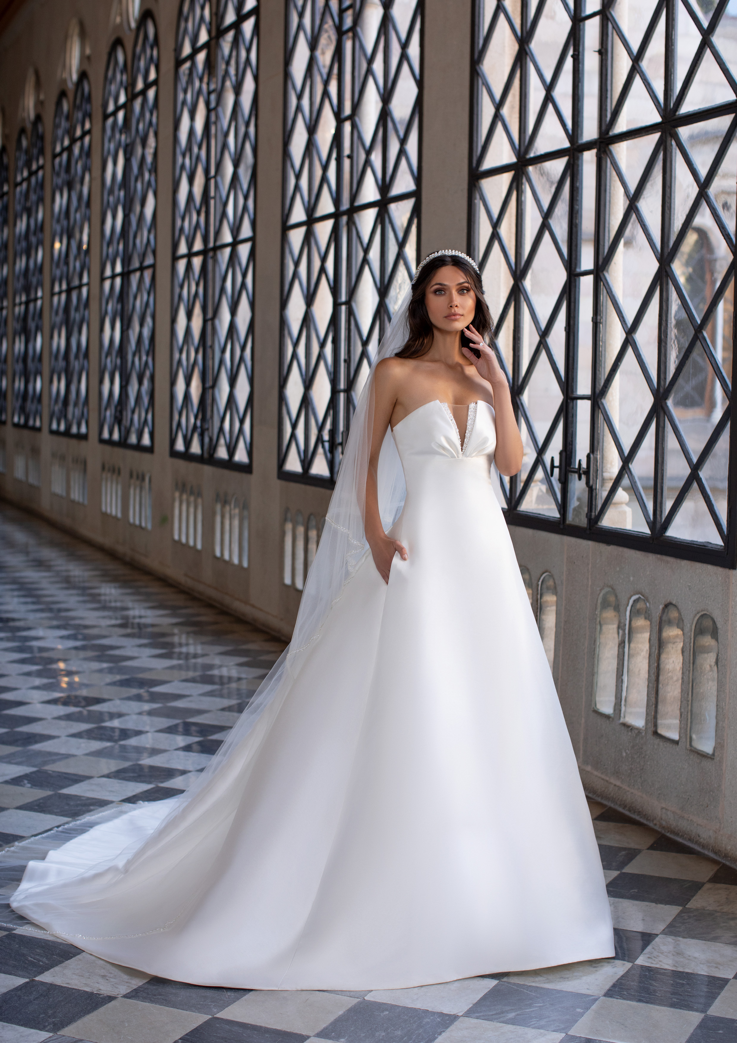 Vestido de noiva modelo Emerson da coleção Pronovias 2021 Cruise Collection