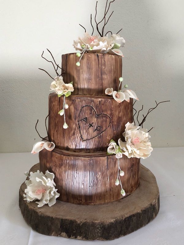 Inspiração para bolos de casamento diferentes e originais de 3 andares | Créditos: Once Upon a Cake