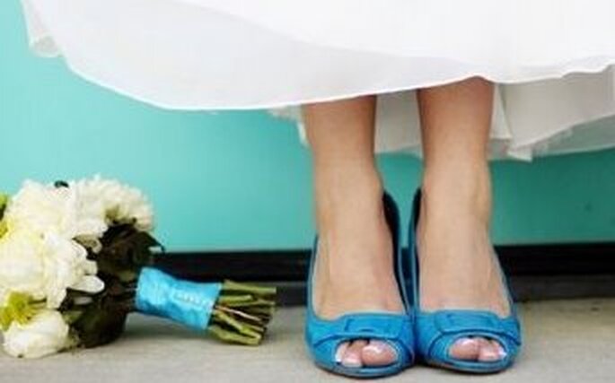 Sapatos de noiva coloridos - Fotos superior e canto direito: Layla Eloá, Foto: esquerda Dueto Fotografia
