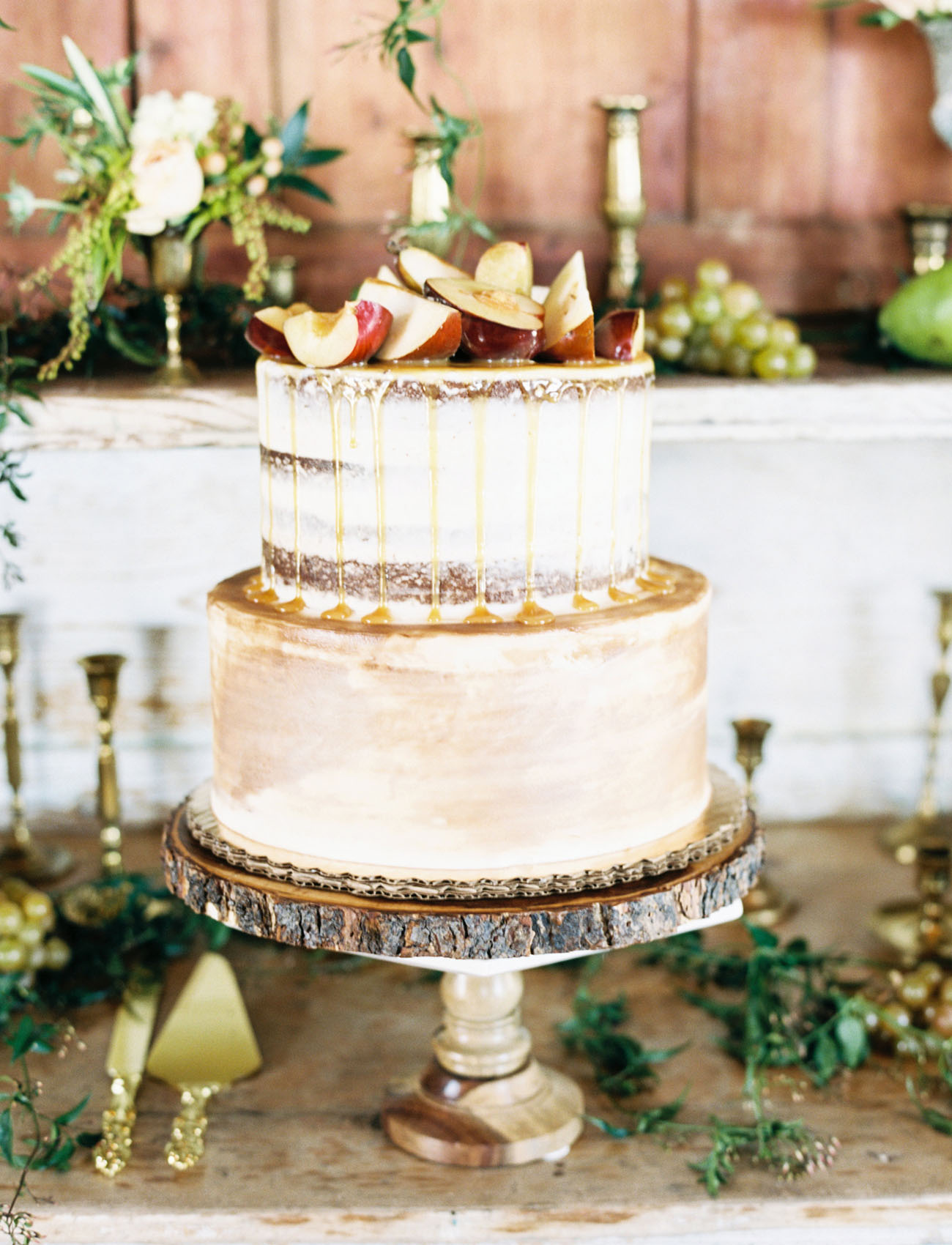 Os naked cakes continuam a ser uma opção de bolos de casamento muito procurada pelos noivos | Créditos: Awake Photography