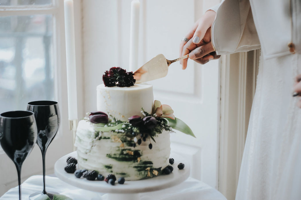 Aposte num estilo de bolos de casamento diferente | Créditos: Bakewell |  Foto: Meraki Studio