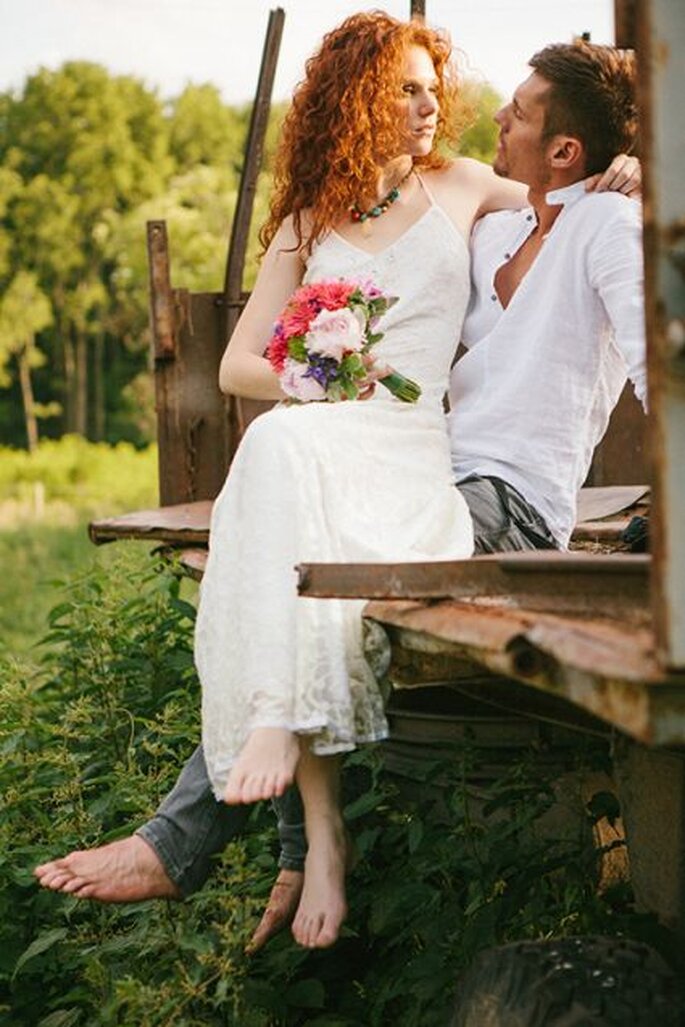 Os noivos poderão fazer a sessão de fotos descalços para dar-lhe um ar mais hippie à sessão. Foto: Bell Studio.