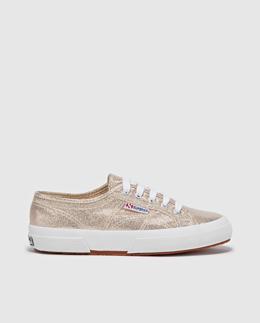 Sapatilhas douradas Superga (60 euros)