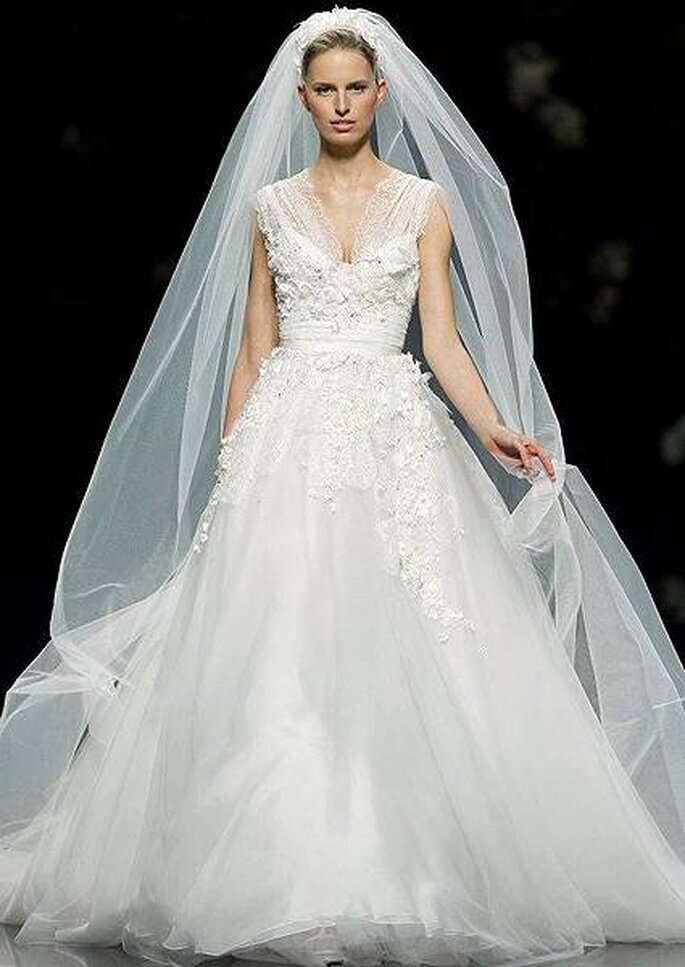 <a href="http://zankyou.9nl.de/nfw4">Peça a sua marcação para provar a nova Colecção Pronovias 2015.</a> 