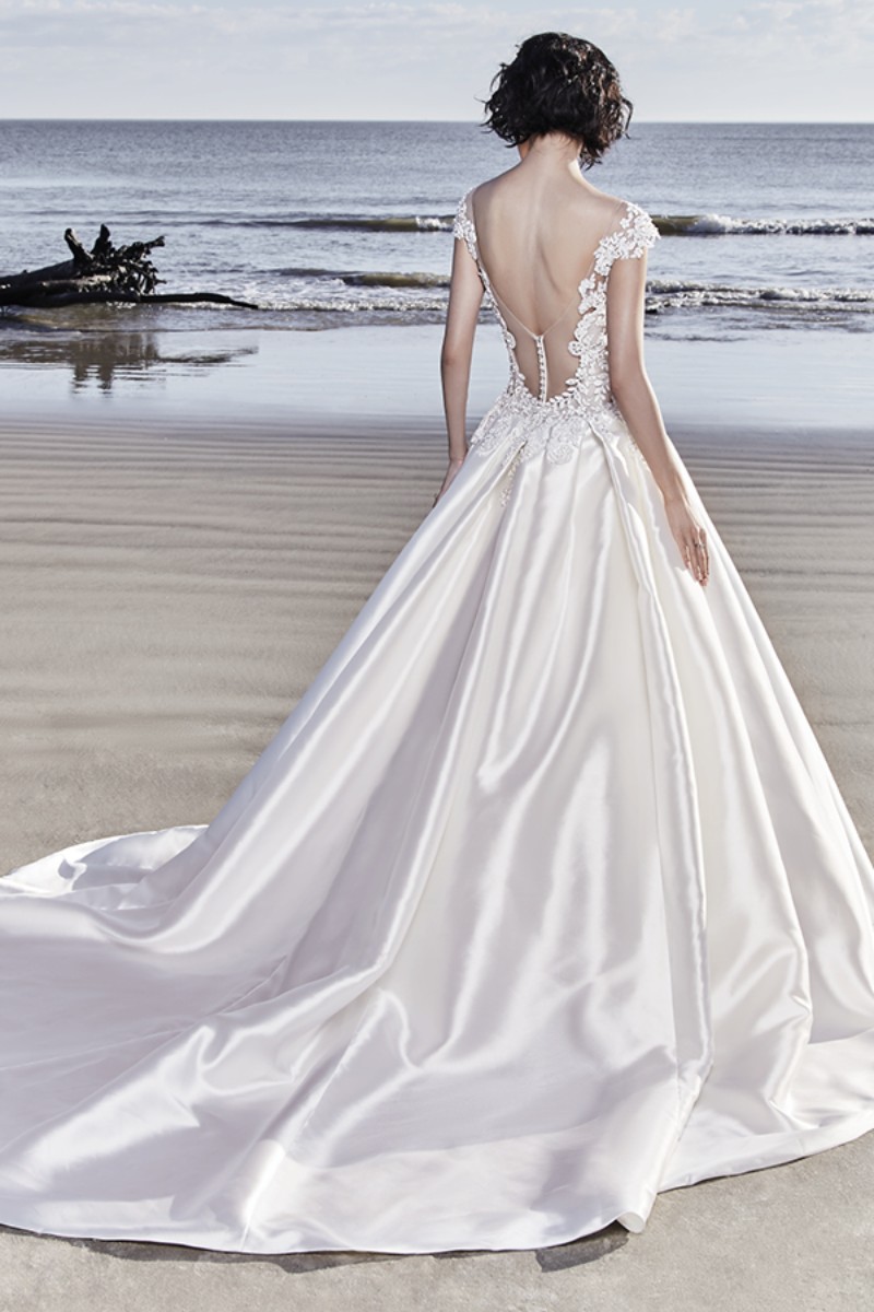 <a href="https://www.maggiesottero.com/sottero-and-midgley/huntington/11541">Maggie Sottero</a>