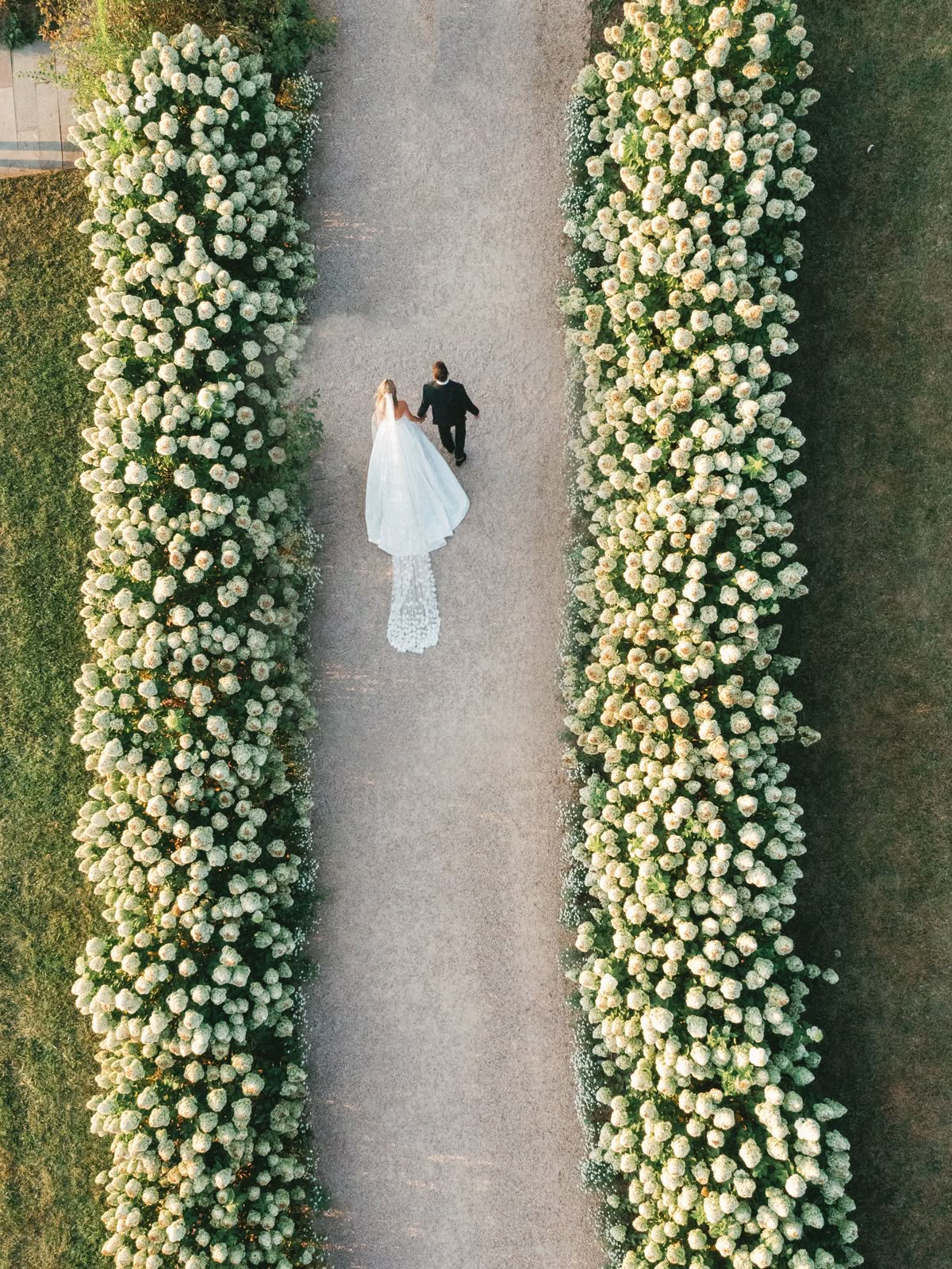 Tendências de decoração floral de 2026: o que está a brilhar nos altares de casamento este ano! 