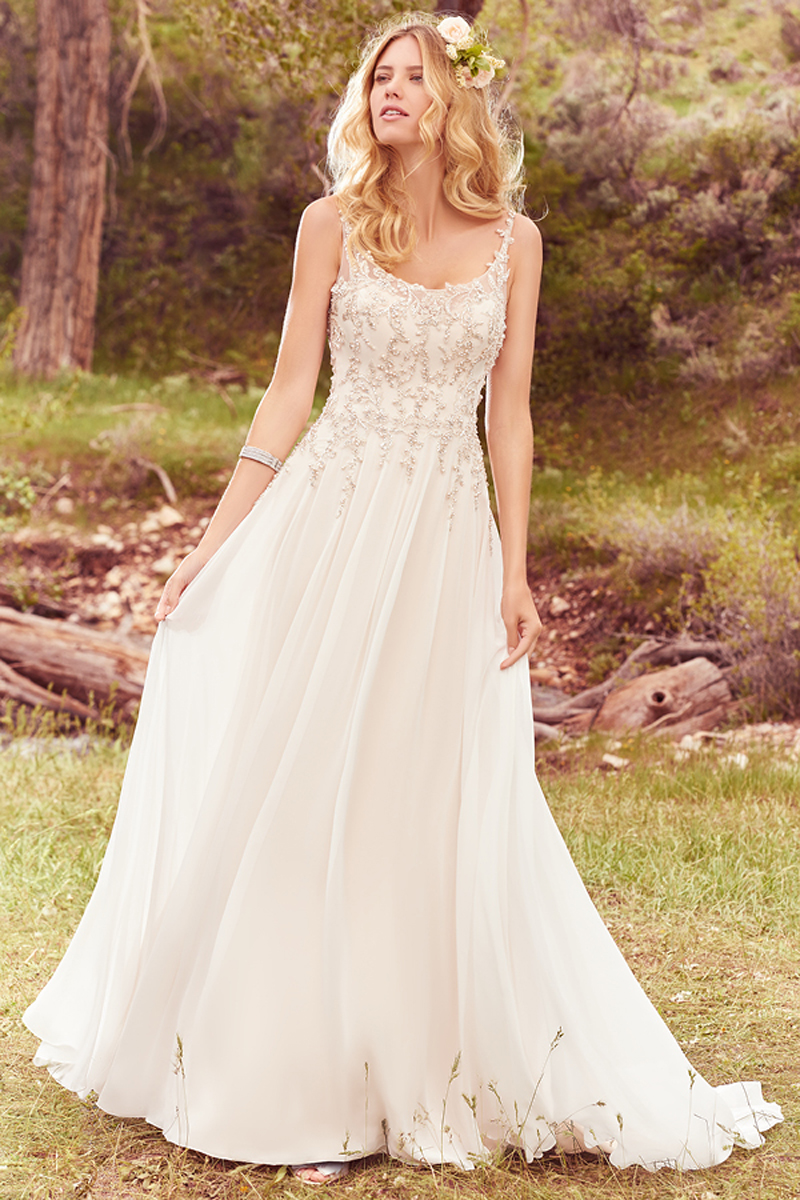 O corpere deste romantico vestido é rico em detalhes ao longo do decote em U. O modelo apresenta contas de renda com pérola delicada e cristais Swarovski. Completo com botões de cristal no fecho e com um fecho interior.
<a href="https://www.maggiesottero.com/maggie-sottero/caprice/10093?utm_source=mywedding.com&utm_campaign=spring17&utm_medium=gallery" target="_blank">Maggie Sottero</a>