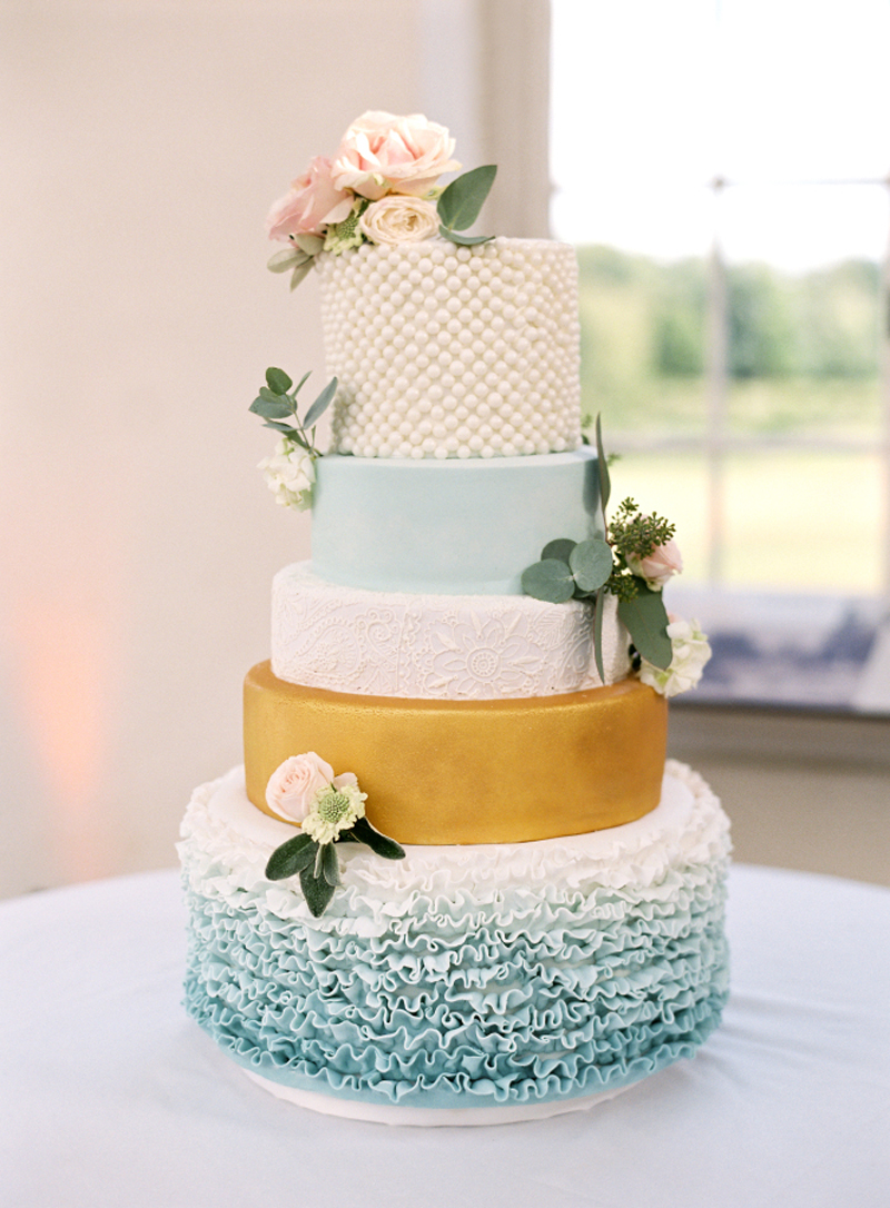 Inspiração para bolos de casamento de vários andares | Créditos: Taylor &amp; Porter Photography