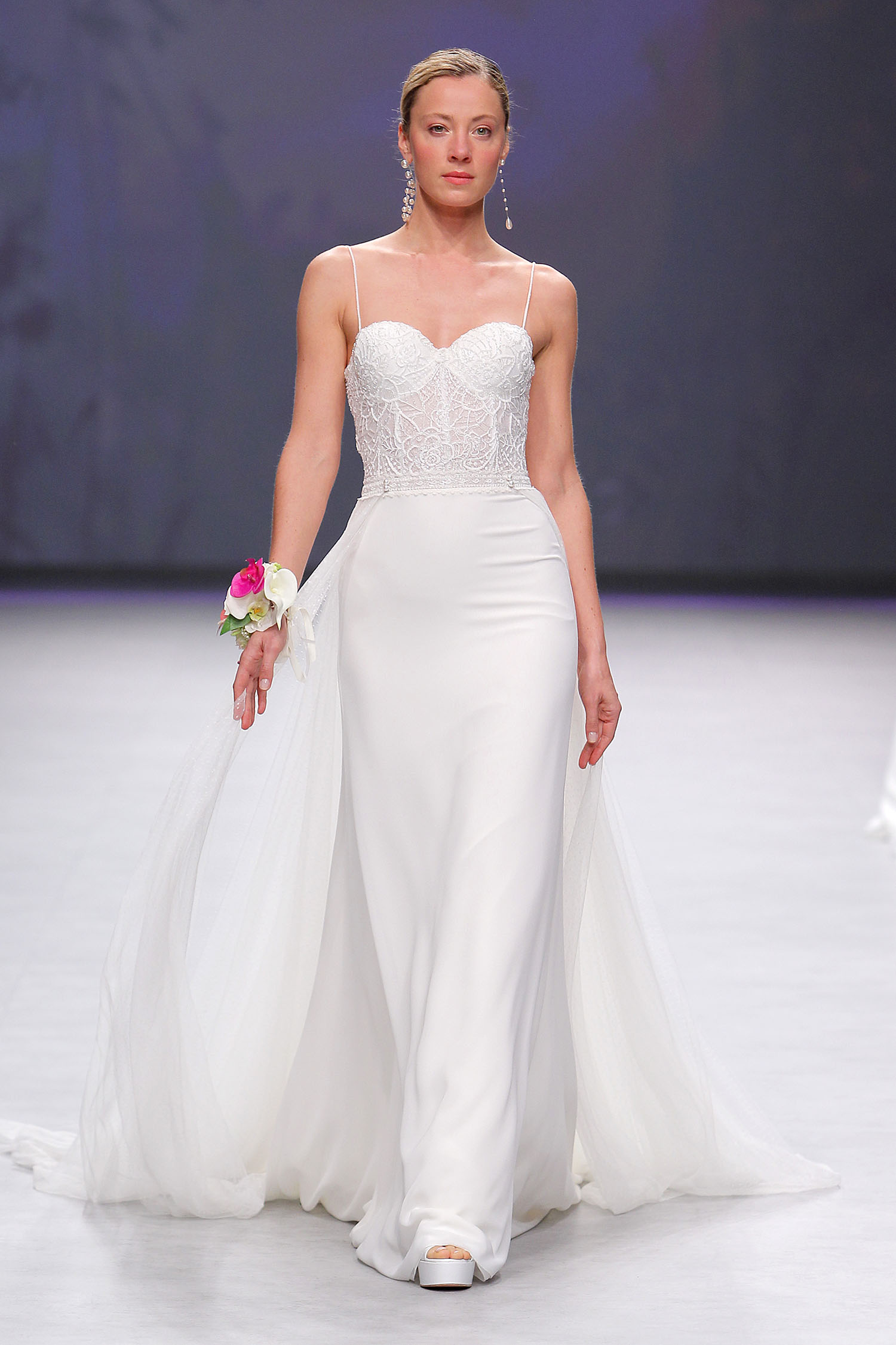 Aire Barcelona. Credits: Valmont Barcelona Bridal Fashion Week