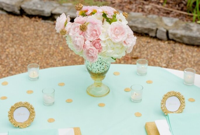 Romántica decoración de boda en colores menta, rosa y dorado - Foto Twila's Photography