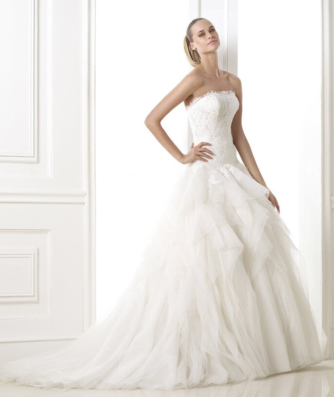 <a href="http://zankyou.9nl.de/n3ig" target="_blank"> Faça a sua marcação para experimentar este vestido! </a>