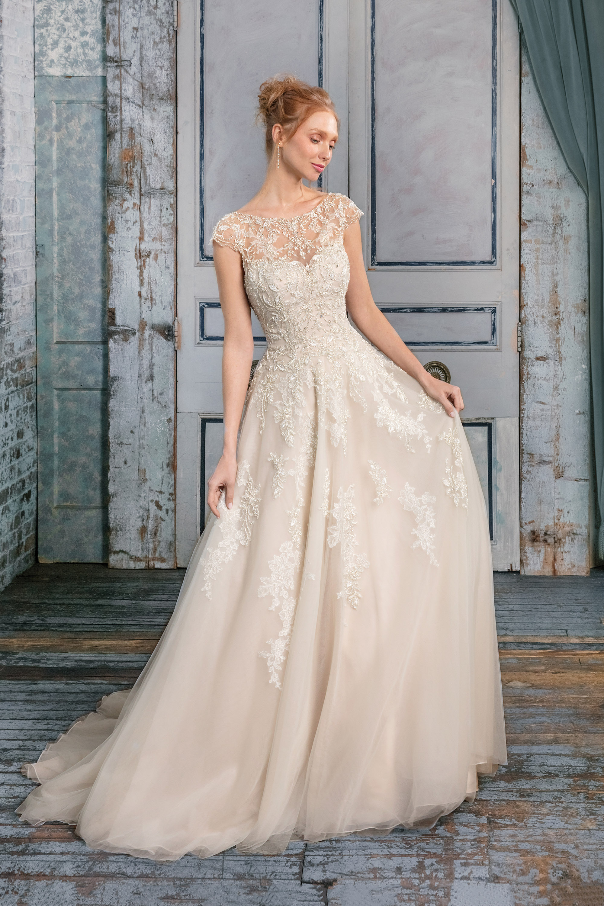 Style 99009. Credits: Justin Alexander Signature.