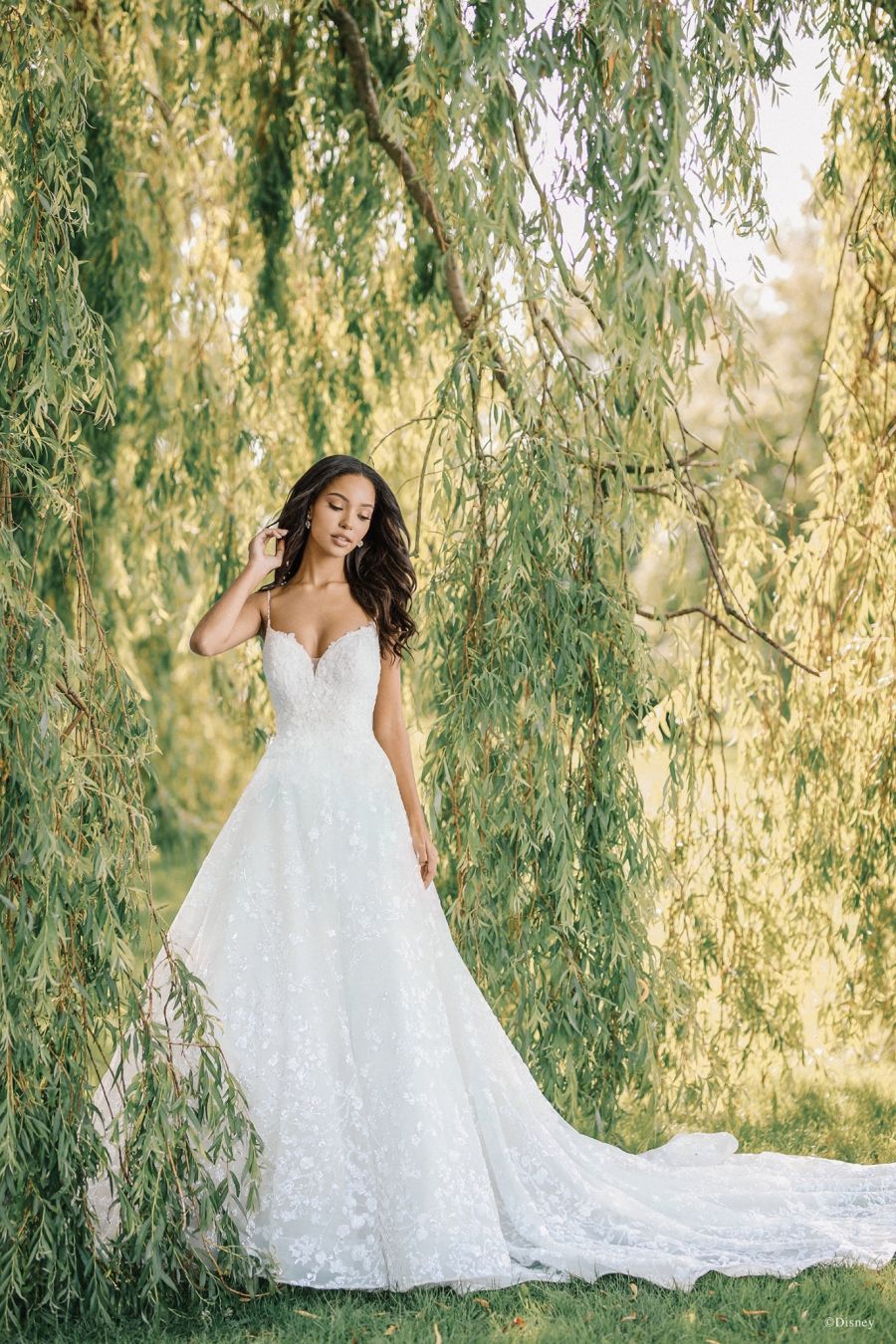 Tiana by Allure Bridals | Style: DP256 (só disponível nas lojas Kleinfeld) | Créditos: Disney