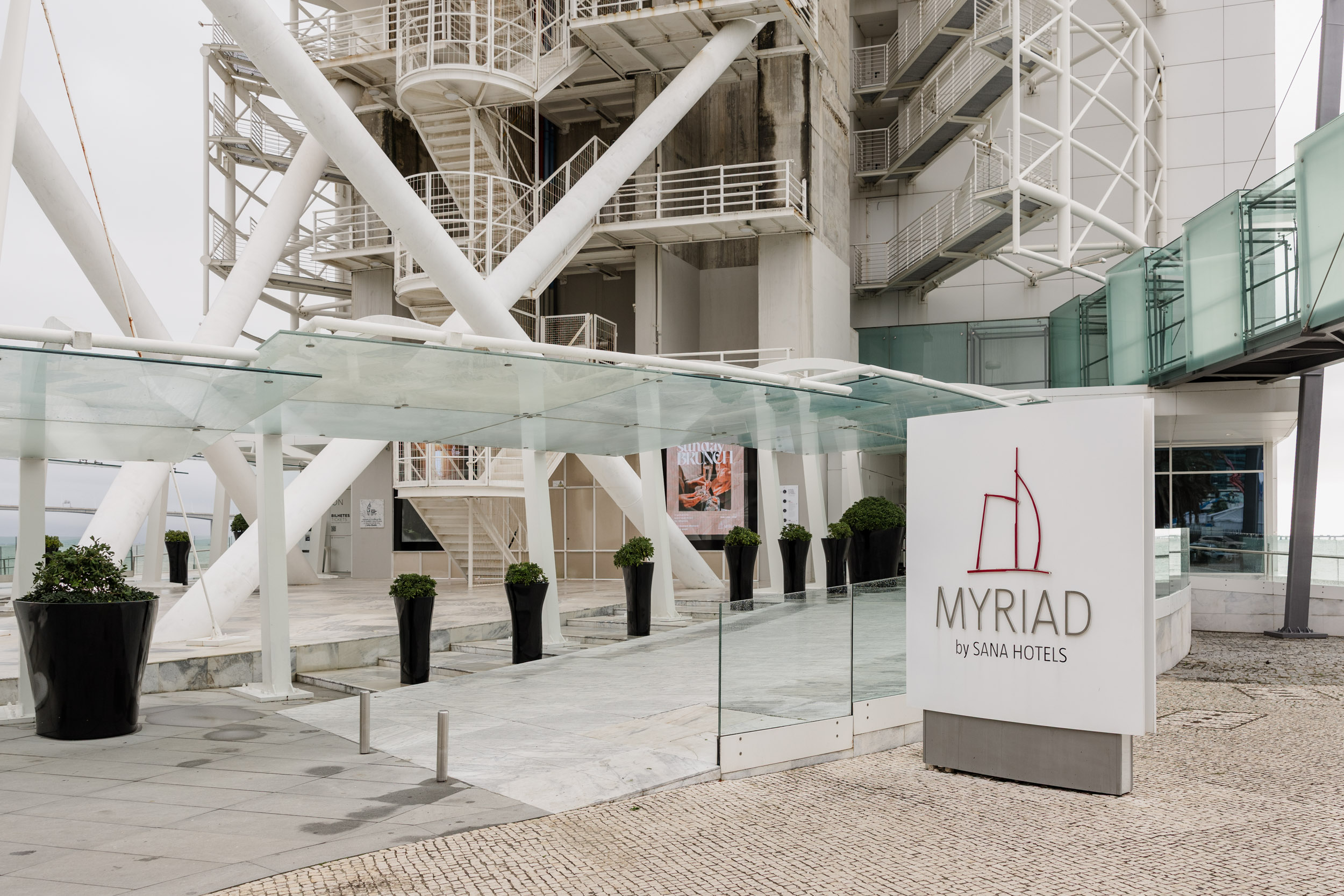 Foto: Tiago Brás Fotografia. XVI Edição Zankyou Wedding Club x Myriad by Sana Hotels