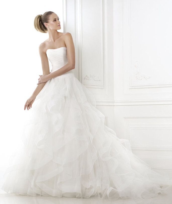 <a href="http://zankyou.9nl.de/n3ig" target="_blank"> Faça a sua marcação para experimentar este vestido! </a>