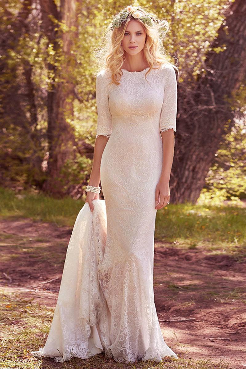 Elegante e reservado, este vestido confeccionado totalmente com renda e fit-and-flare apresenta mangas pelos cotovelos e uma jóias como bordado no decote. Terminado com botões na zona do fecho.
<a href="https://www.maggiesottero.com/maggie-sottero/mckenzie-marie/10163?utm_source=mywedding.com&utm_campaign=spring17&utm_medium=gallery" target="_blank">Maggie Sottero</a>