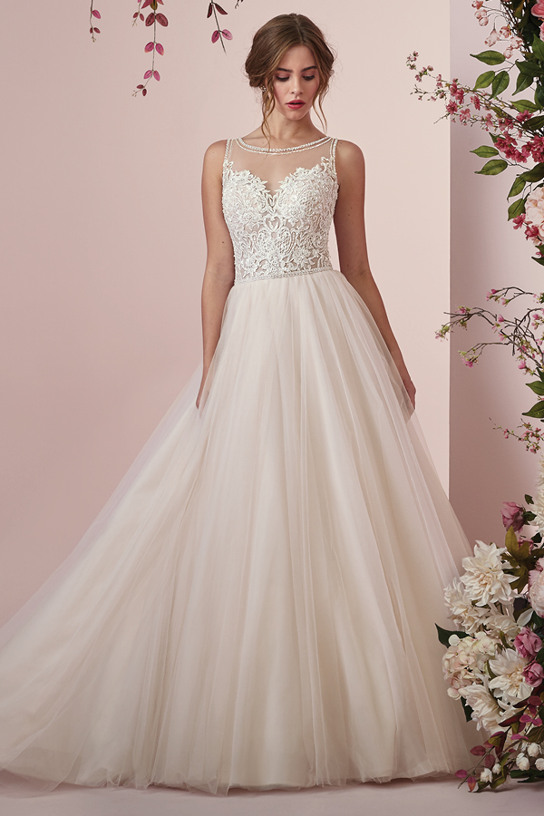 <a href="https://www.maggiesottero.com/rebecca-ingram/eliza/11590" target="_blank">Rebecca Ingram</a>