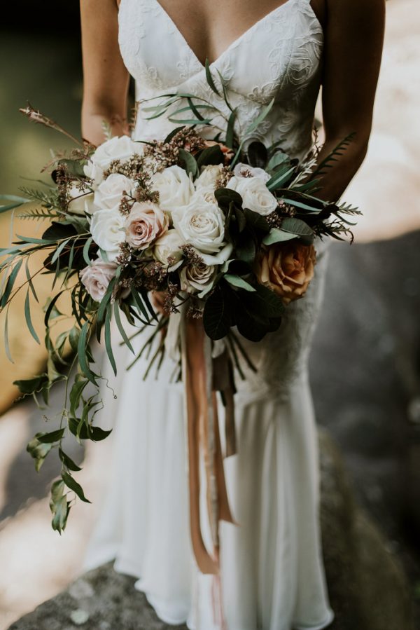 As rosas adaptam-se a diferentes estilos de noiva | Créditos: Belovely Floral & Event Design