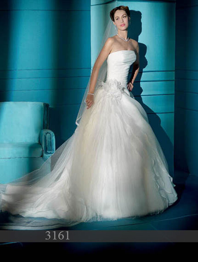 Robe de mariée Demetrios 2011 : Satin et organza - Bustier - jupe en tulle