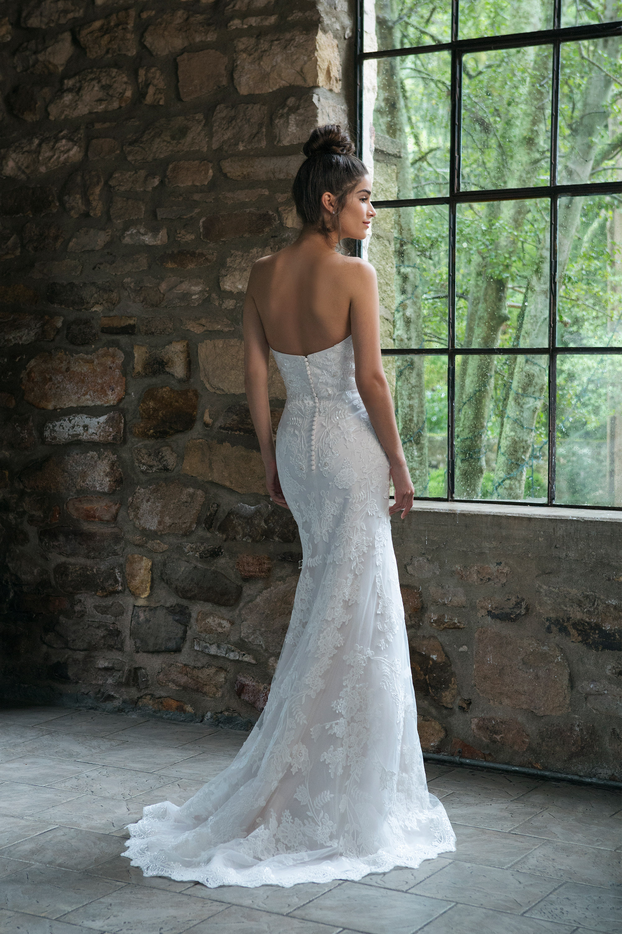 Style 44064D. Credits: Justin Alexander Sincerity.