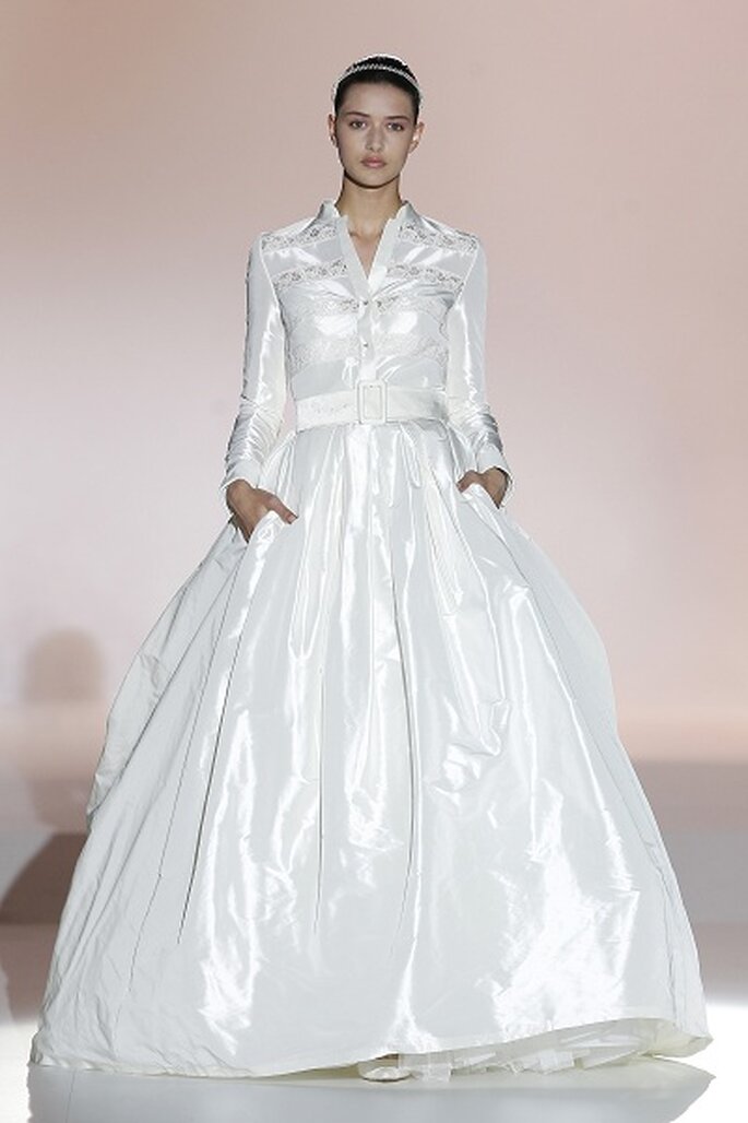 Foto: Ugo Camera / BARCELONA BRIDAL WEEK
<a href="http://zankyou.9nl.de/k3g6">Descubra a nova colecção 2015 de Rosa Clará</a>
