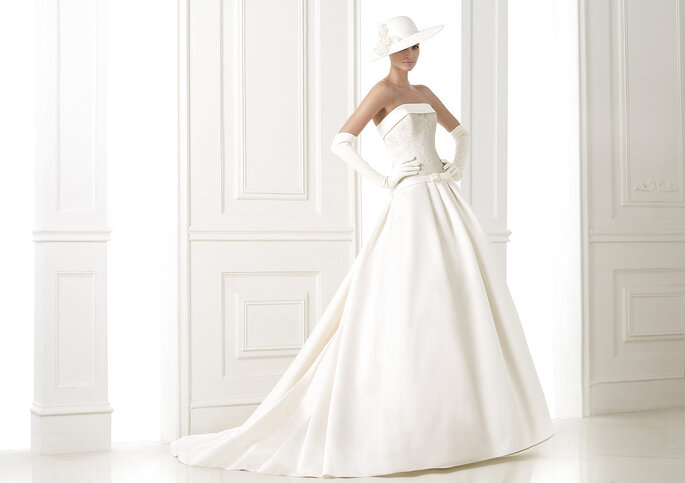 <a href="http://zankyou.9nl.de/n3ig" target="_blank"> Faça a sua marcação para experimentar este vestido! </a>