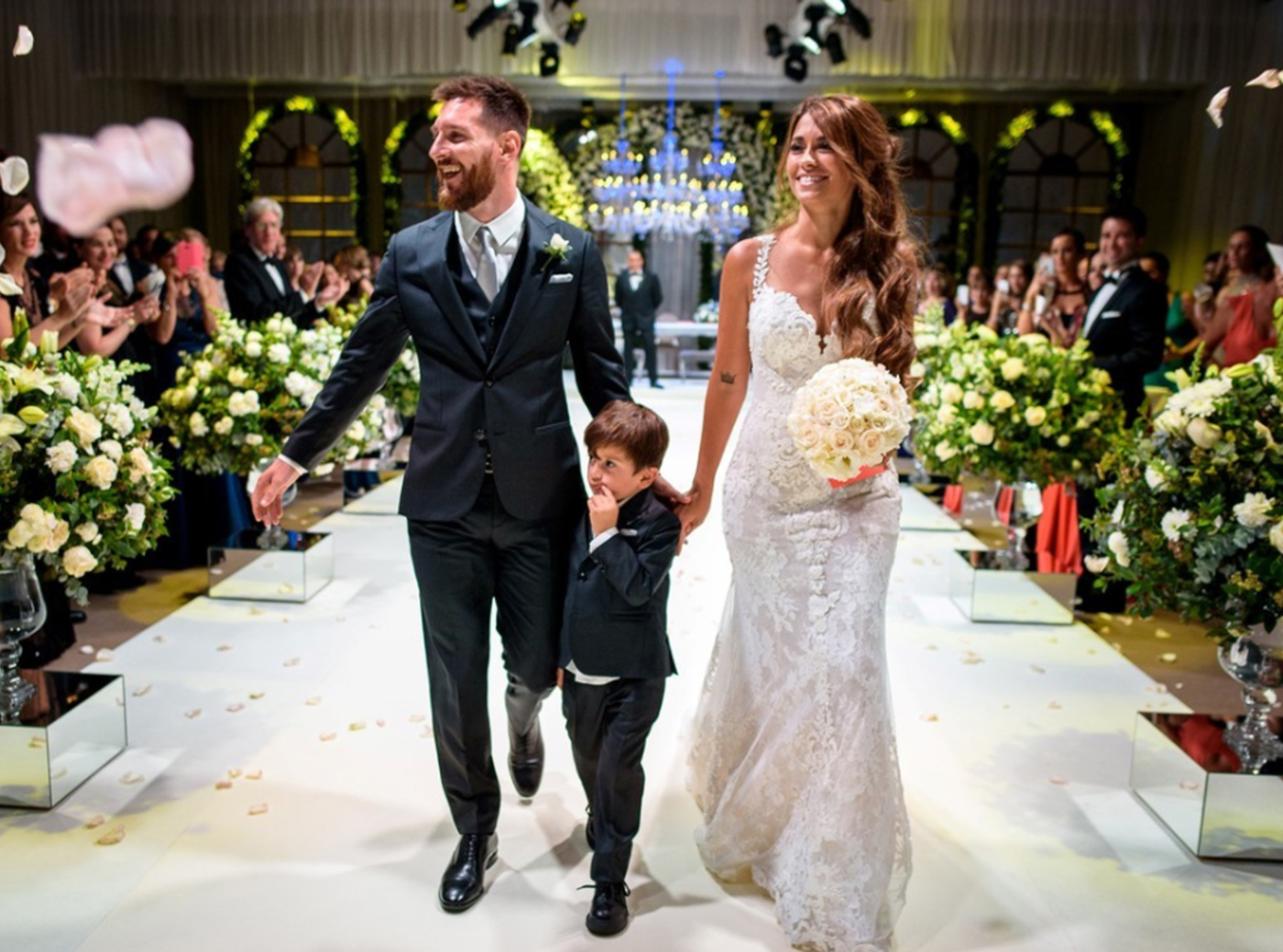 Antonella Roccuzo casou com Messi em junho. Vestiu um modelo da Rosa Clará.