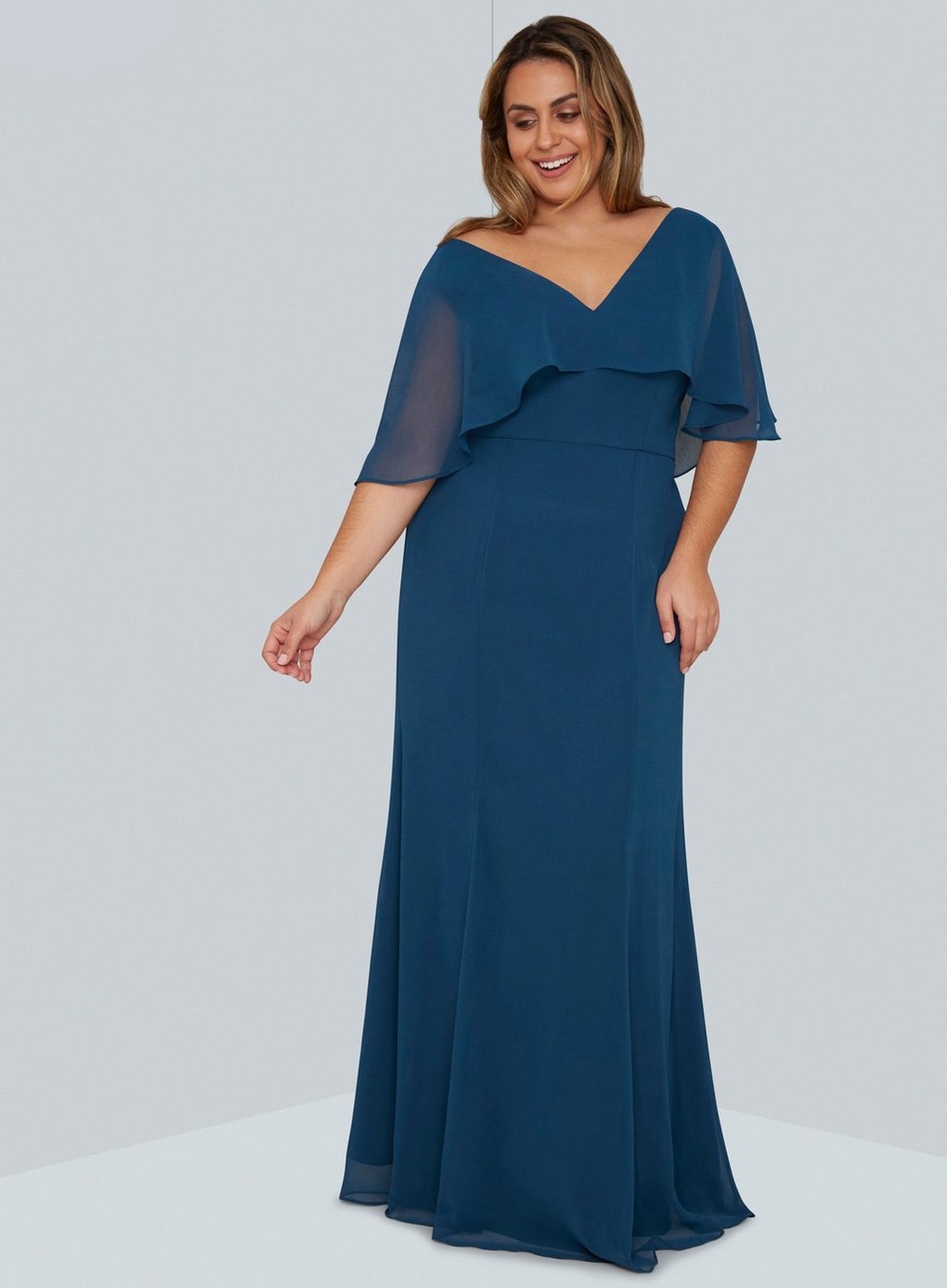 Créditos: Chi Chi London Navy Blue Bardot Midi Dress, Evans