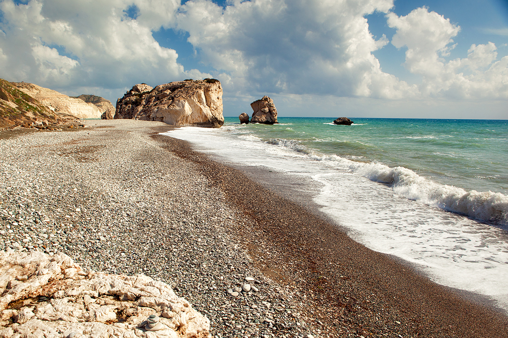 Petra_tou_romiou_beach