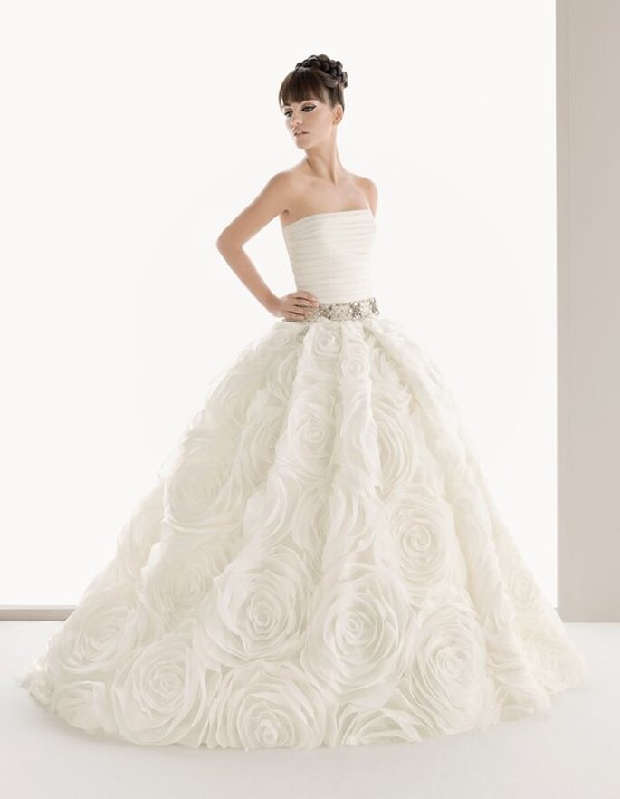 Modelo Nuria da colecção de vestidos de noiva Aire 2011