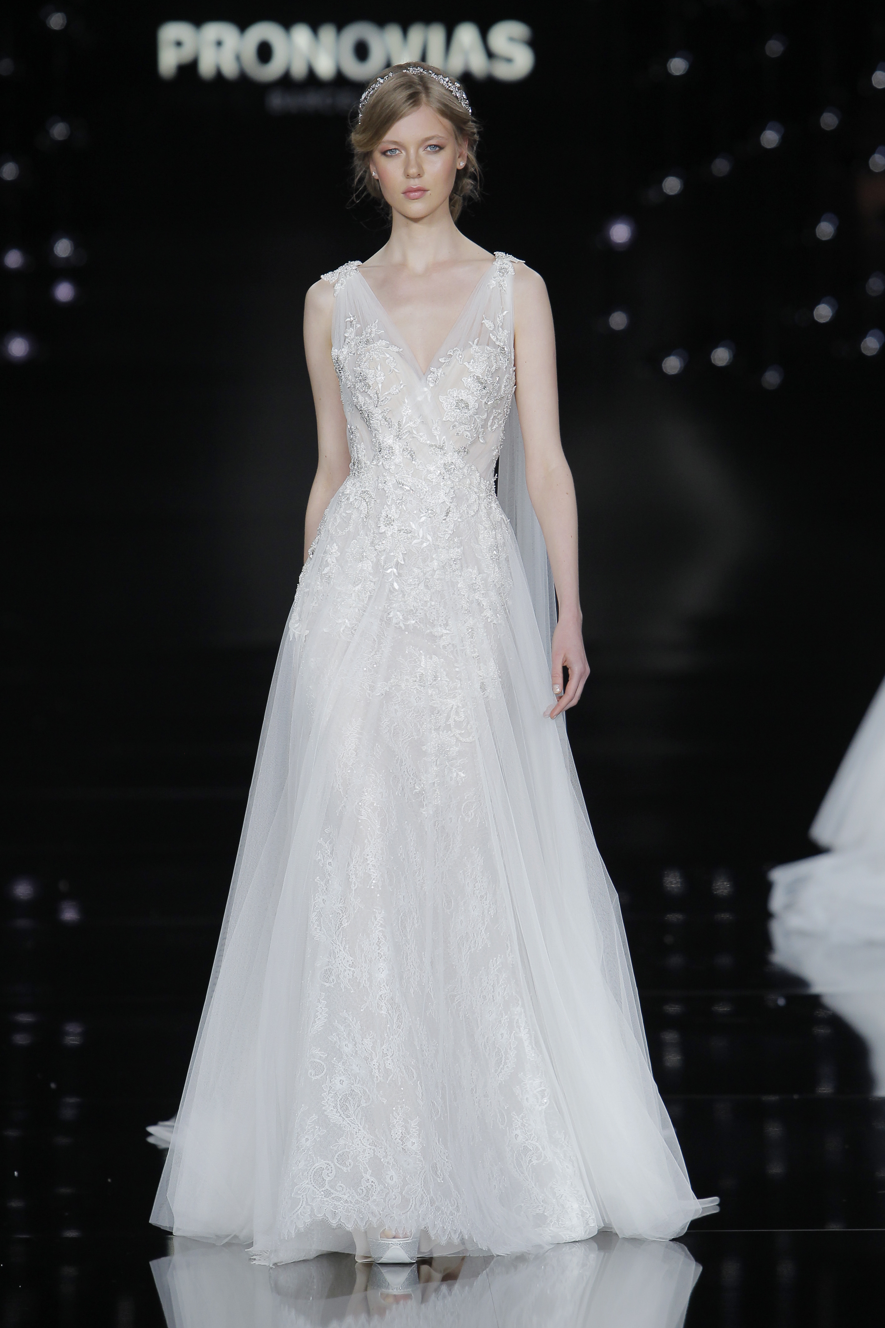 Credits: Barcelona Bridal Fashion Week
<a href="http://zankyou.9nl.de/n3ig" target="_blank"> Faça a sua marcação para experimentar este vestido! </a>