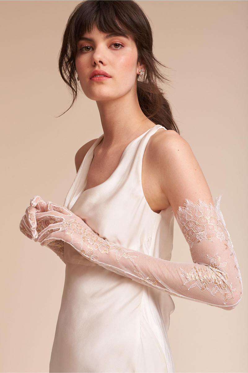 Adalia Lace Gloves. Créditos: Bhldn