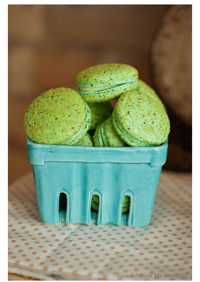 Macarons para el postre de tu boda - Foto Erin Johnson Photography