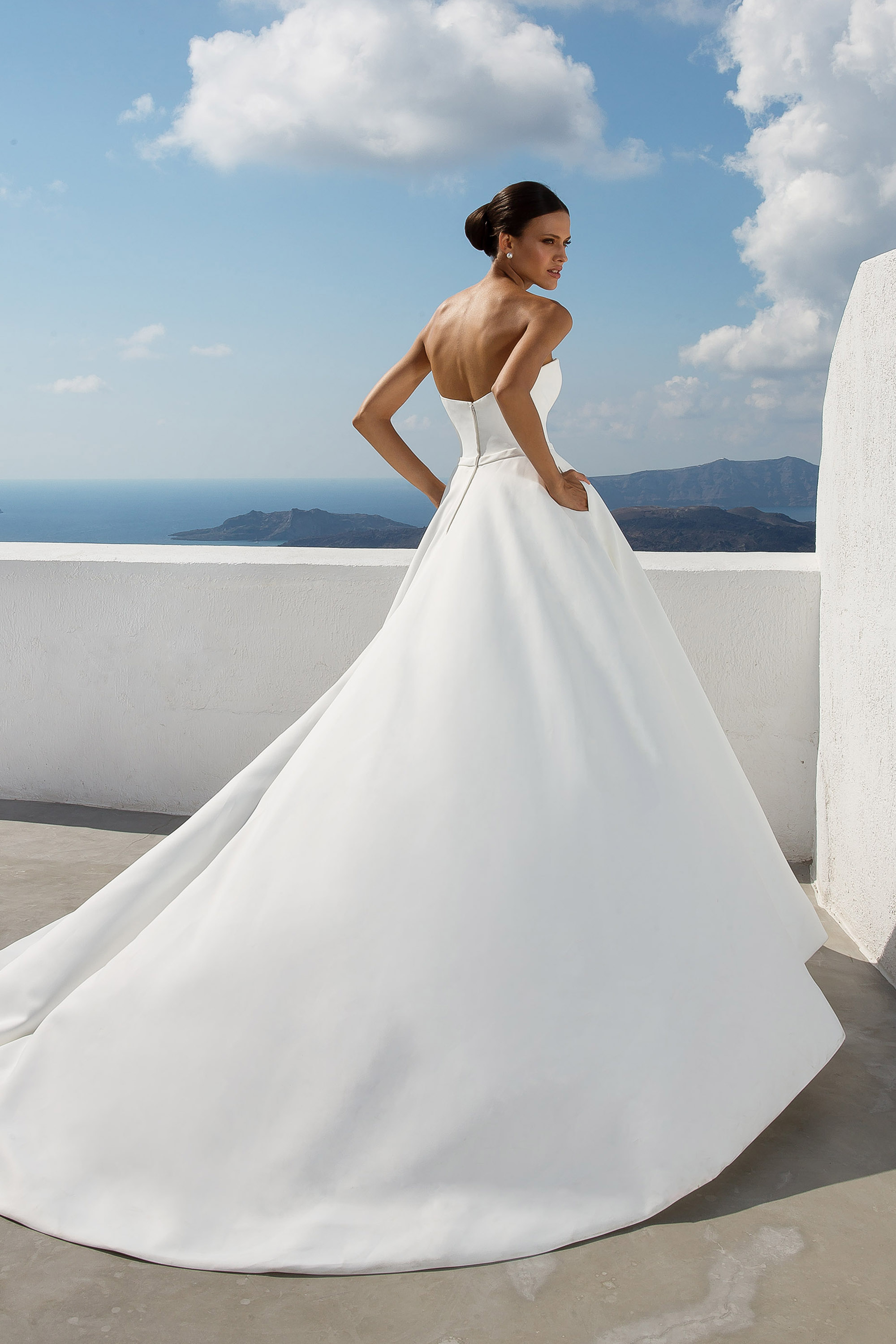 Style 88025. Credits: Justin Alexander