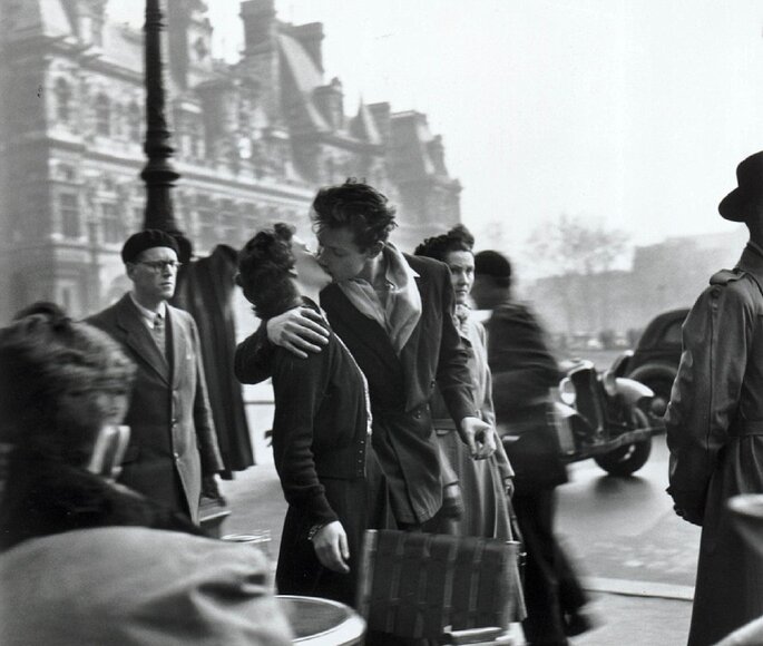 O beijo, a foto mais conhecida do fotojornalista Robert Doisneau.