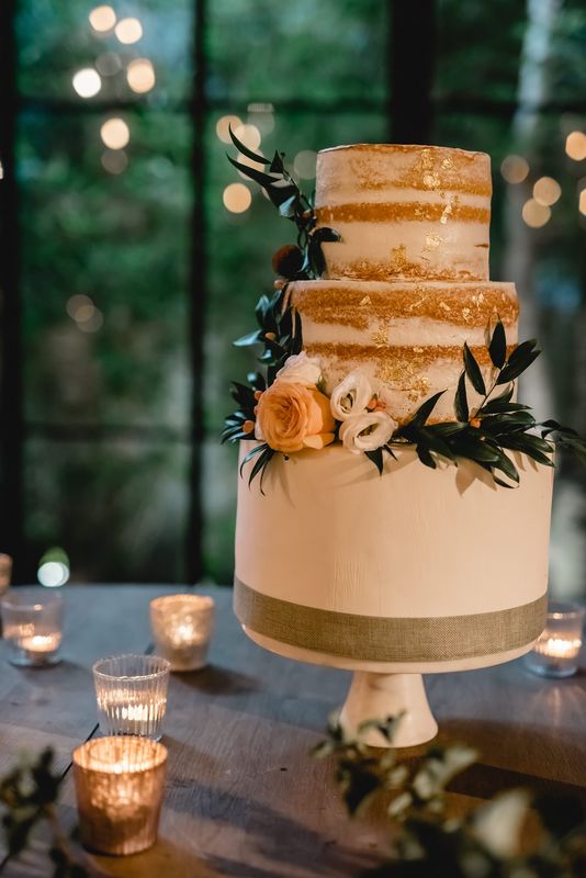 Inspiração para bolos de casamento de 3 andares | Créditos: Fina Cake Design