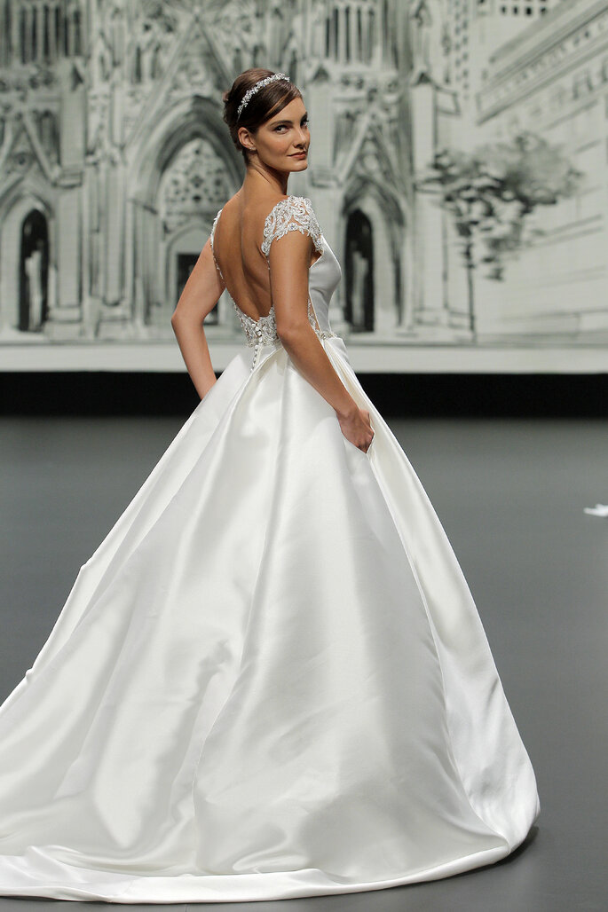 House of St. Patrick 2021 | Créditos: Valmont Barcelona Bridal Fashion Week 2020