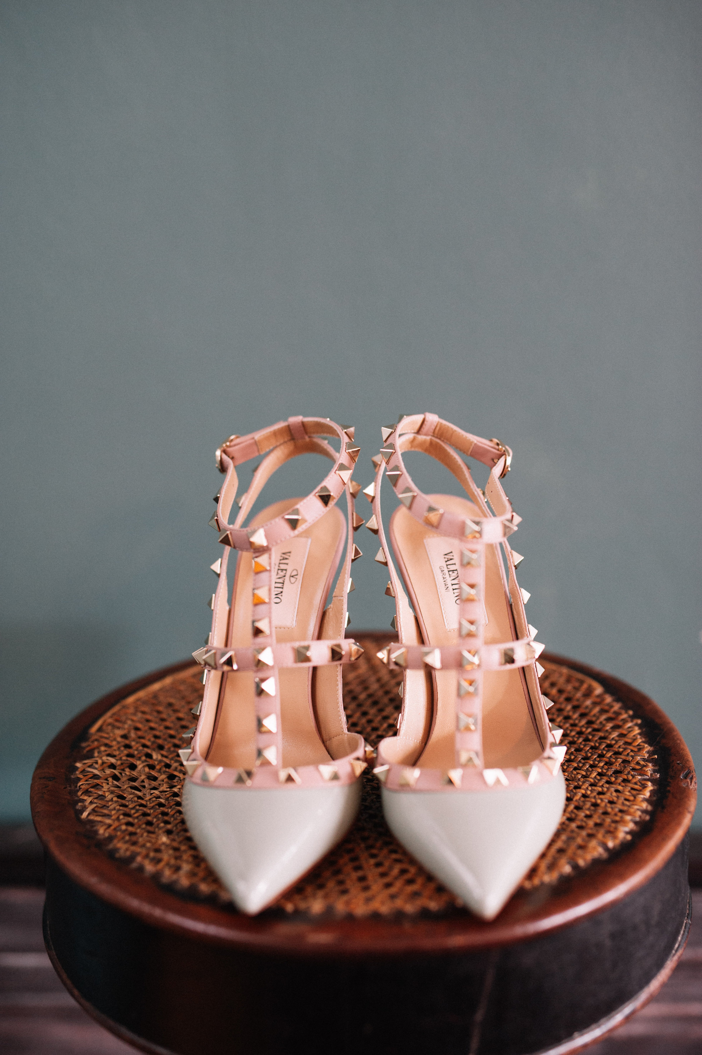 Espaço: Convento do Carmo | Video: 24 Frames Cinematrography | Fotografia: João Almeida | Decoração: O Saltimbanco | Design Gráfico: Damadearroz | Make Up & Hair: Daniela Reis Make Up Artist | Sapatos: Valentino cedidos por Janes | Cake-design: Essencia do Bolo by Branca Lopes | Planeamento: Wedding Tailors | Modelo: Daniela Salsa | Flores: Isabel Castro Freitas Arte Floral