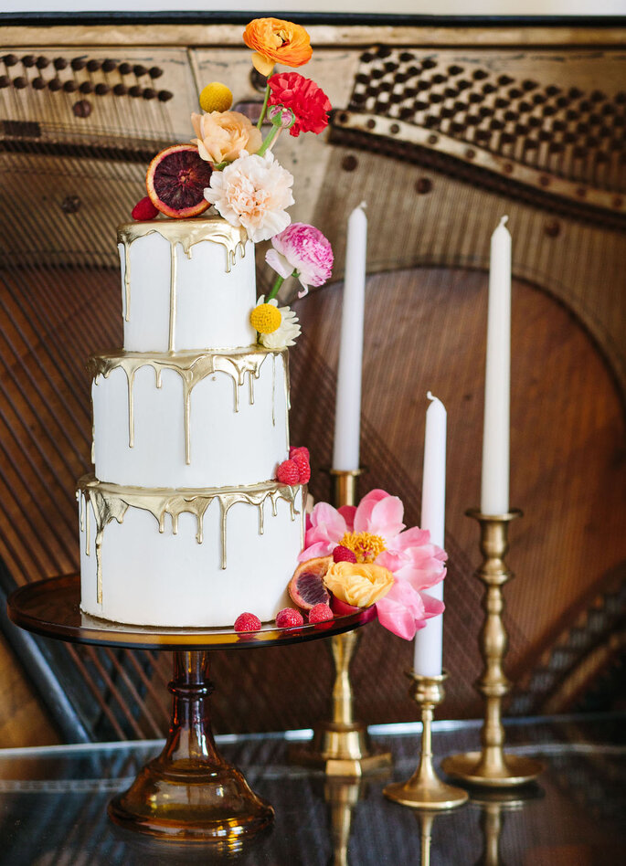 Inspiração para estilo Drip Cake rústico em bolos de casamento de 3 andares | Créditos: Mary Costa Photography